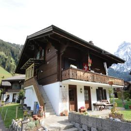Chalet in Lenk near Simmen Falls，位于伦克的酒店