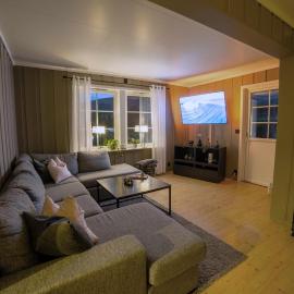 Cozy house with free parking on the premises，位于灵厄比的酒店