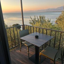 Lake Escape Villa Shirokë，位于斯库台的酒店