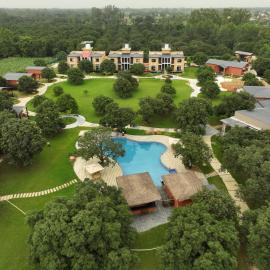 Mamaya Resort & Spa By Four Leaf Hotels, Garh Mukteshwar，位于Hāpur的酒店