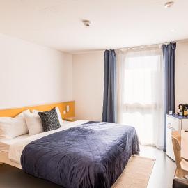 N's Hotel - Self-Check-in Hotel，位于Kerzers的酒店