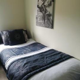 59 Halstead - Gorgeous single bedroom with private bathroom，位于霍尔斯特德的酒店
