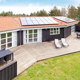 4 star holiday home in Løkken，位于格隆霍的酒店