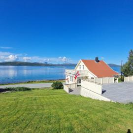 6 person holiday home in Finnsnes-By Traum，位于芬斯内斯的酒店
