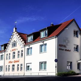 Hotel Alter Giebel，位于博特罗普-基希黑伦的酒店