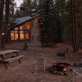 Little Deschutes Wildlife Lodge - Nature's Cabin，位于拉派恩的酒店
