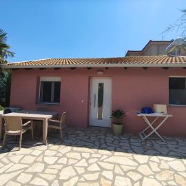 Rias Efthimiou House，位于Kanallaki的酒店