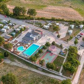 Ioannina Camping- Glamping，位于Neo Mpizani的酒店