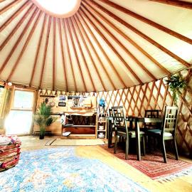 Waterfront CedarGrove Yurt-Glamp，位于Red Bay的酒店