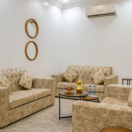 شقق جنان المخدومة Jenaan Apartments，位于奈季兰的酒店