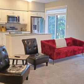 3BR Townhome, Georgian Bay, Free Parking，位于米德兰的酒店