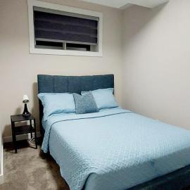 Little Heaven 2BR southwest Calgary，位于卡尔加里的酒店
