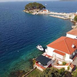 Apartments by the sea Savar, Dugi otok - 8079，位于布里尼的酒店