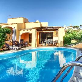 Villa Verde splendida villa con piscina - Stintino Via Limbara 29A Sardegna，位于斯廷蒂诺的酒店
