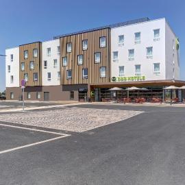 B&B HOTEL Moulins Avermes，位于阿维尔梅斯的酒店