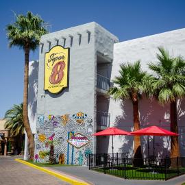 Super 8 by Wyndham Las Vegas North Strip/Fremont St. Area，位于拉斯维加斯的酒店