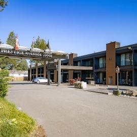 Prestige Riverside Lodge Quesnel，位于克内尔的酒店