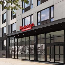 Ramada by Wyndham Brooklyn Empire Blvd，位于布鲁克林的酒店