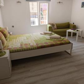 Wendy House - Central Sofia - 3BRDR - Private Courtyard - 5 min to Vitosha blvd，位于索非亚的酒店