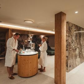 Matterhorn Inn - Wellness & Dining - at Zermatt Shuttle Station，位于塔什的酒店