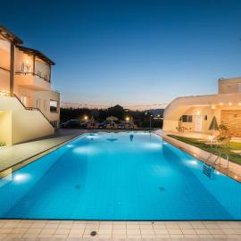 Mythos Beach Hotel Apartments，位于马莱迈的酒店