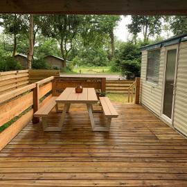 Heerlijke ruime stacaravan met overdekte veranda en omheinde tuin ''Casa Elvina''，位于伊科斯特的酒店