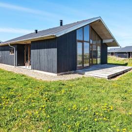 5 star holiday home in Ulfborg，位于乌尔夫堡的酒店