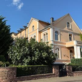 Hotel Carolinenhof,位于巴特皮尔蒙特的酒店