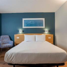 Travelodge Alicante Puerto，位于阿利坎特的酒店