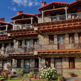 Hotel Παραδοσιακό，位于卡托劳塔翁的酒店
