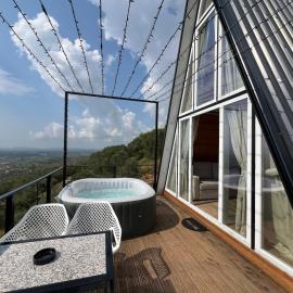 Doel House Zues - Hot Tub Villa & Scenic View，位于斯库台的酒店