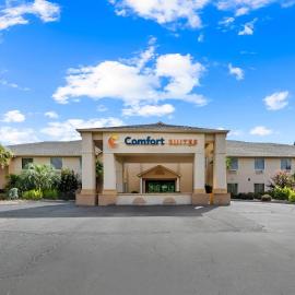 Comfort Suites Milledgeville，位于米利奇维尔的酒店