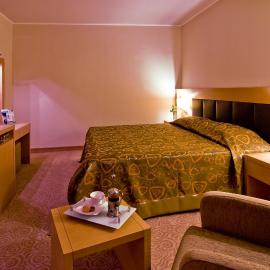 Adrina Termal Health & SPA Hotel，位于古雷的酒店