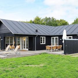5 star holiday home in Nysted，位于尼斯泰兹的酒店
