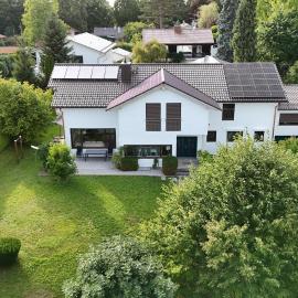 Grand Villa Berg-Starnberg For Your Vacation, Sauna, Hamam, Swimming pool, Billiards，位于施坦贝尔格湖畔贝格的酒店