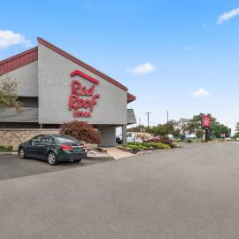 Red Roof Inn Lansing East - MSU，位于兰辛的酒店