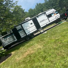 Cozy camper escape close to boothbay，位于Edgecomb的酒店
