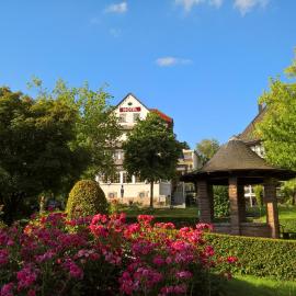 Parkhotel Pyrmont，位于巴特皮尔蒙特的酒店