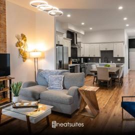 3 Bedroom Condo - Close to Stadiums & Downtown，位于卡温顿的酒店