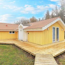 10 person holiday home in Rudkøbing，位于斯波斯比约的酒店
