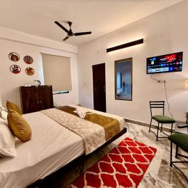 HOTEL ATULYAM STAYs PREMIUM，位于Prayagraj的酒店