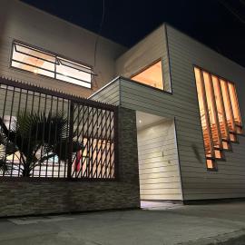 RESIDENCIAL VICTORIA SAID DELUXE，位于利纳雷斯的酒店