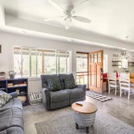 Cozy Volcanic Rainforest House，位于沃尔卡诺的酒店