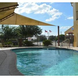 Hotel O Executive Inn & Suites Cuero Hwy 87，位于Cuero的酒店