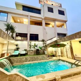 Hotel Los Algarrobos,位于巴克里索莫雷诺港的酒店