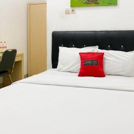 De Zity Homestay RedPartner near Alun Alun Jember，位于任抹的酒店