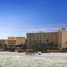 Days Inn by Wyndham Panama City Beach Beachfront Resort，位于巴拿马城海滩的酒店