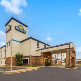Days Inn by Wyndham Tulsa Central,位于塔尔萨的酒店