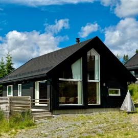 Cozy cabin on Sjusjølia by the trail network sauna，位于Ringsaker的酒店