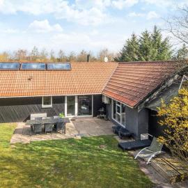 4 star holiday home in Oksbøl，位于奥克斯伯尔的酒店